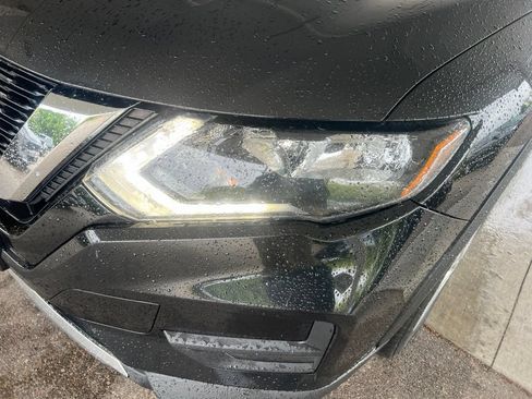 Used 2018 Nissan Rogue S AWD/4WD image 29