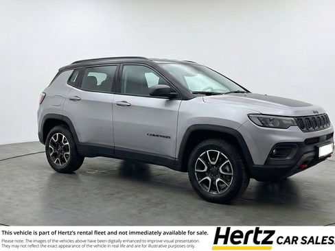 Used 2025 Jeep Compass Trailhawk AWD/4WD image 1
