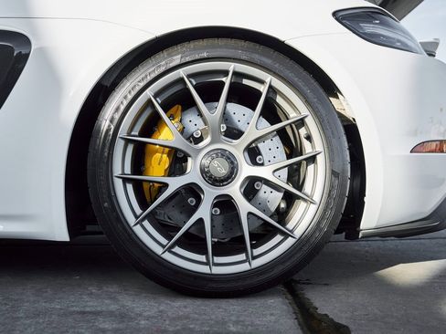 Used 2024 Porsche 718 Cayman GT4 RS w/ Weissach Package image 32