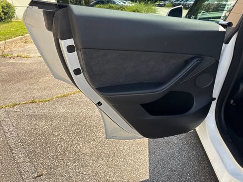 Used 2023 Tesla Model Y Long Range AWD/4WD image 22