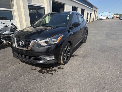 Used 2019 Nissan Kicks SR w/ SR Premium Package FWD image 1