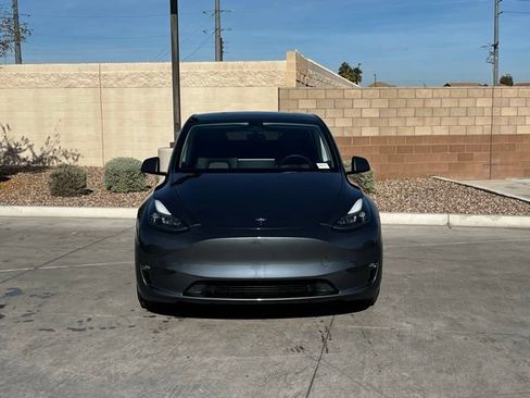 Used 2023 Tesla Model Y Performance image 5