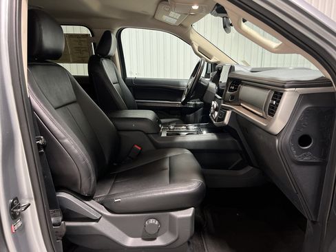 Used 2022 Ford Expedition XLT image 30