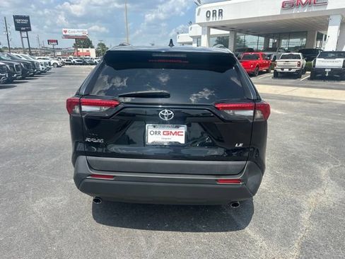 Used 2021 Toyota RAV4 LE FWD image 3