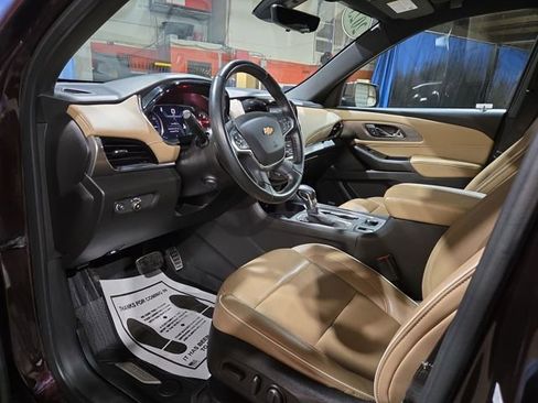 Used 2023 Chevrolet Traverse Premier image 11