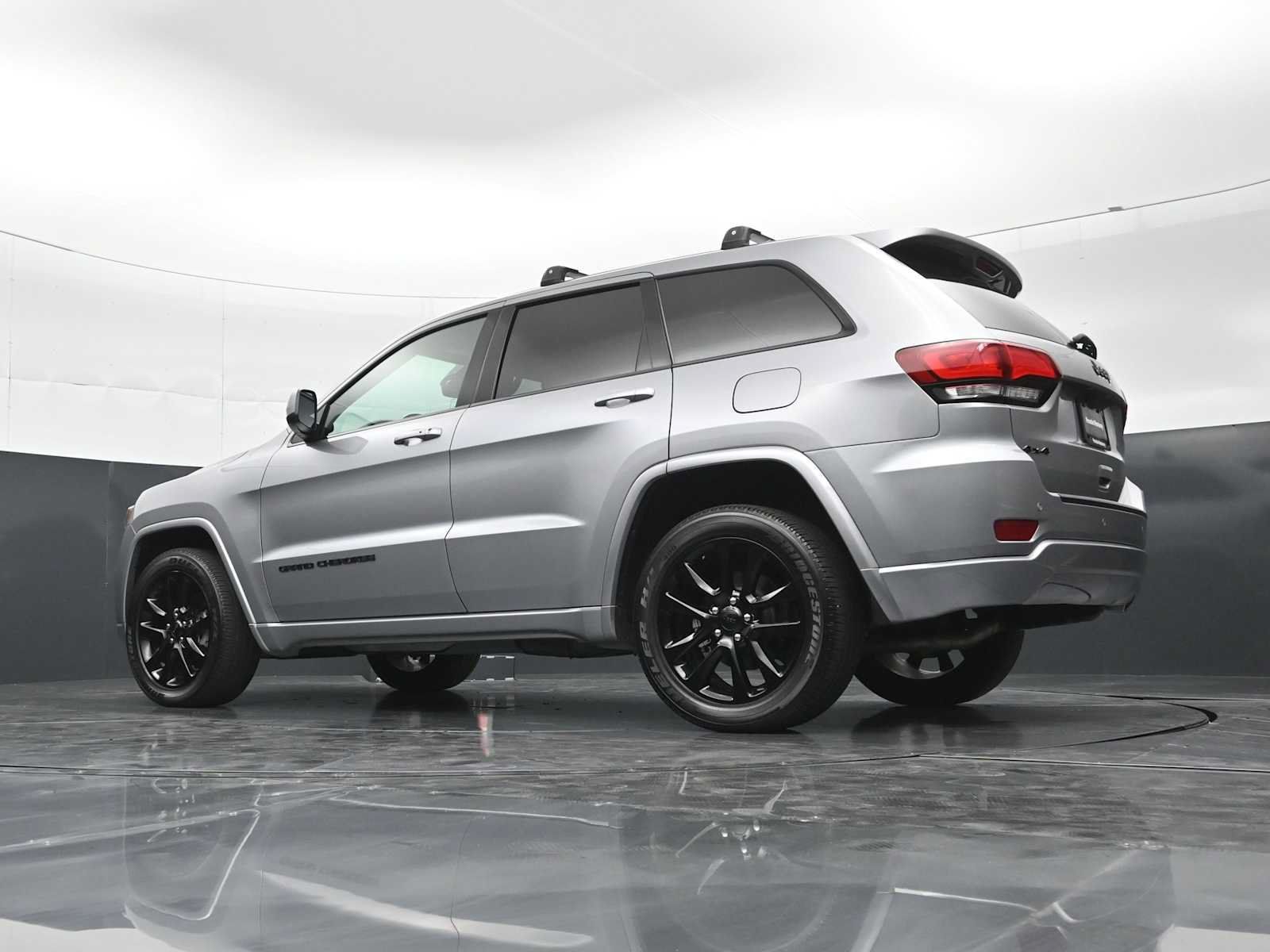 Used 2019 Jeep Grand Cherokee Altitude AWD/4WD image 38
