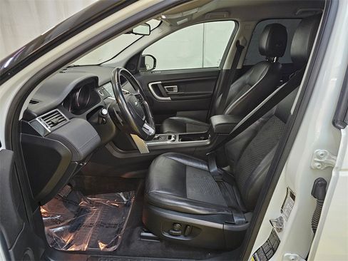 Used 2019 Land Rover Discovery Sport SE image 21