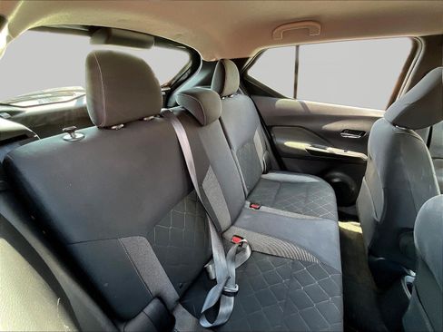 Used 2018 Nissan Kicks SV FWD image 24