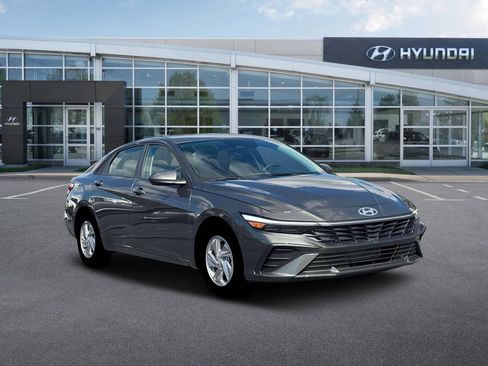 New 2026 Hyundai Elantra SE FWD image 11