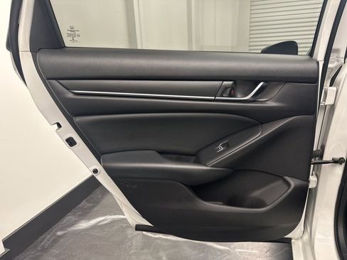 Used 2018 Honda Accord Sport image 14