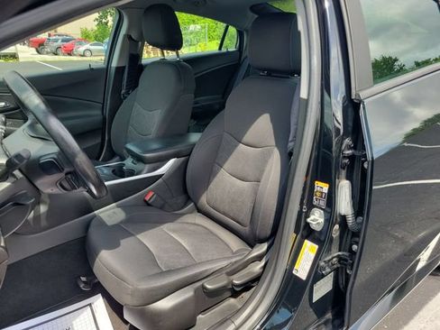 Used 2017 Chevrolet Volt LT w/ Comfort Package FWD image 19