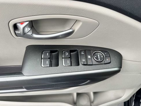 Used 2019 Kia Sedona L FWD image 38