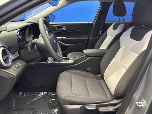 Used 2024 Chevrolet Trax LS image 12