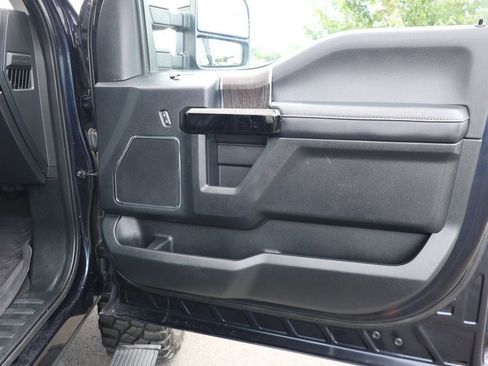 Used 2021 Ford F250 Lariat w/ Lariat Ultimate Package AWD/4WD image 26