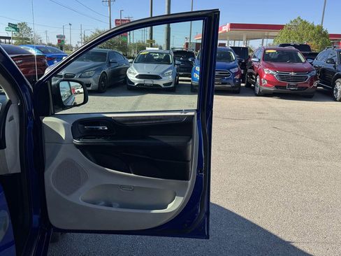 Used 2019 Dodge Grand Caravan SE w/ Mopar Premium Addition Group image 25