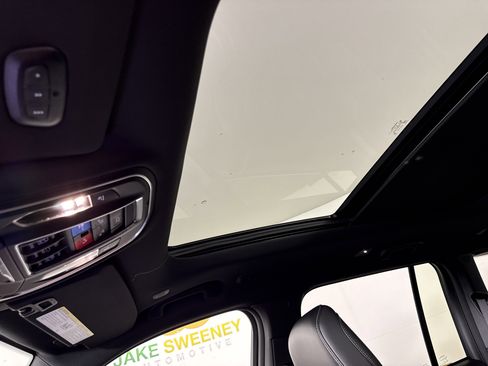 New 2025 Jeep Grand Cherokee Limited image 24