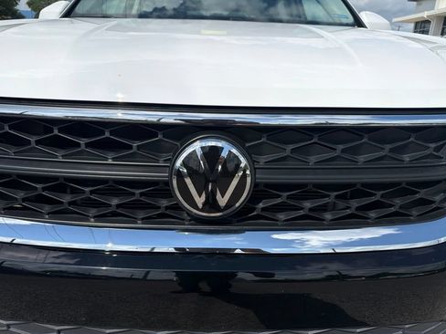 Used 2023 Volkswagen Taos SE FWD image 10