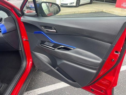 Used 2021 Toyota C-HR XLE FWD image 8