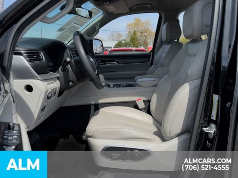 Used 2024 Jeep Wagoneer L Series II w/ Flexible Seating Group image 10