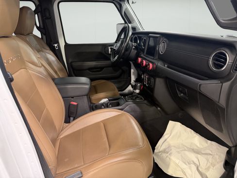 Used 2020 Jeep Gladiator Overland AWD/4WD image 12