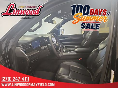 Used 2022 Jeep Wagoneer Series III w/ Premium Group I AWD/4WD image 10