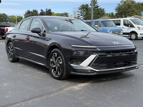 Used 2025 Hyundai Sonata SEL FWD image 2