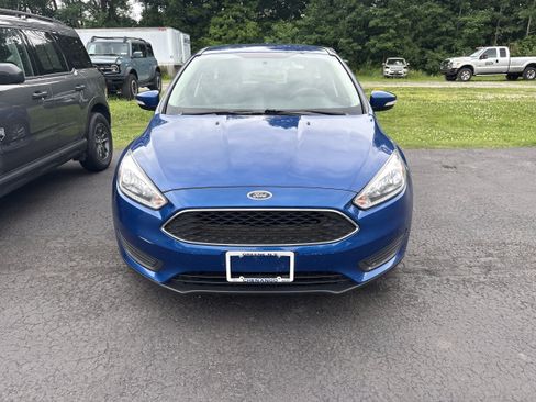 Used 2018 Ford Focus SE w/ Cold Weather Package FWD image 1