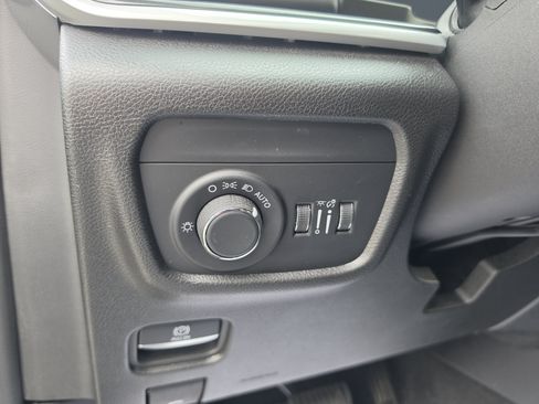Used 2023 Jeep Grand Cherokee Altitude AWD/4WD image 18