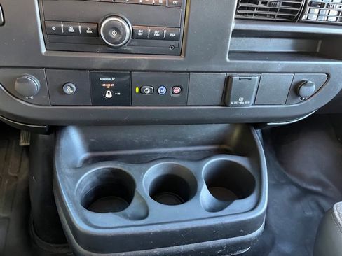 Used 2021 GMC Savana 3500 Extended image 30
