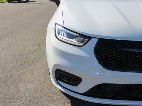 Used 2023 Chrysler Pacifica Limited w/ S Appearance Package image 50