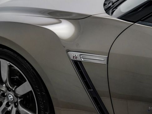 Used 2009 Nissan GT-R Premium image 34