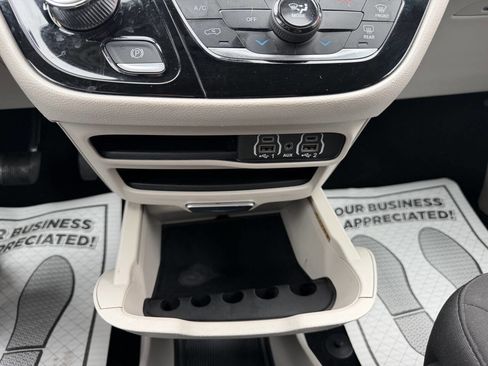 Used 2024 Chrysler Voyager LX FWD image 17