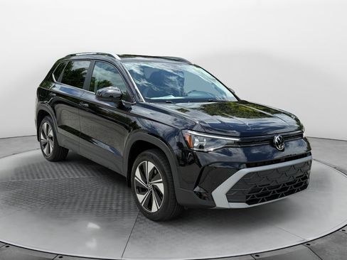 New 2026 Volkswagen Taos SE AWD/4WD image 1