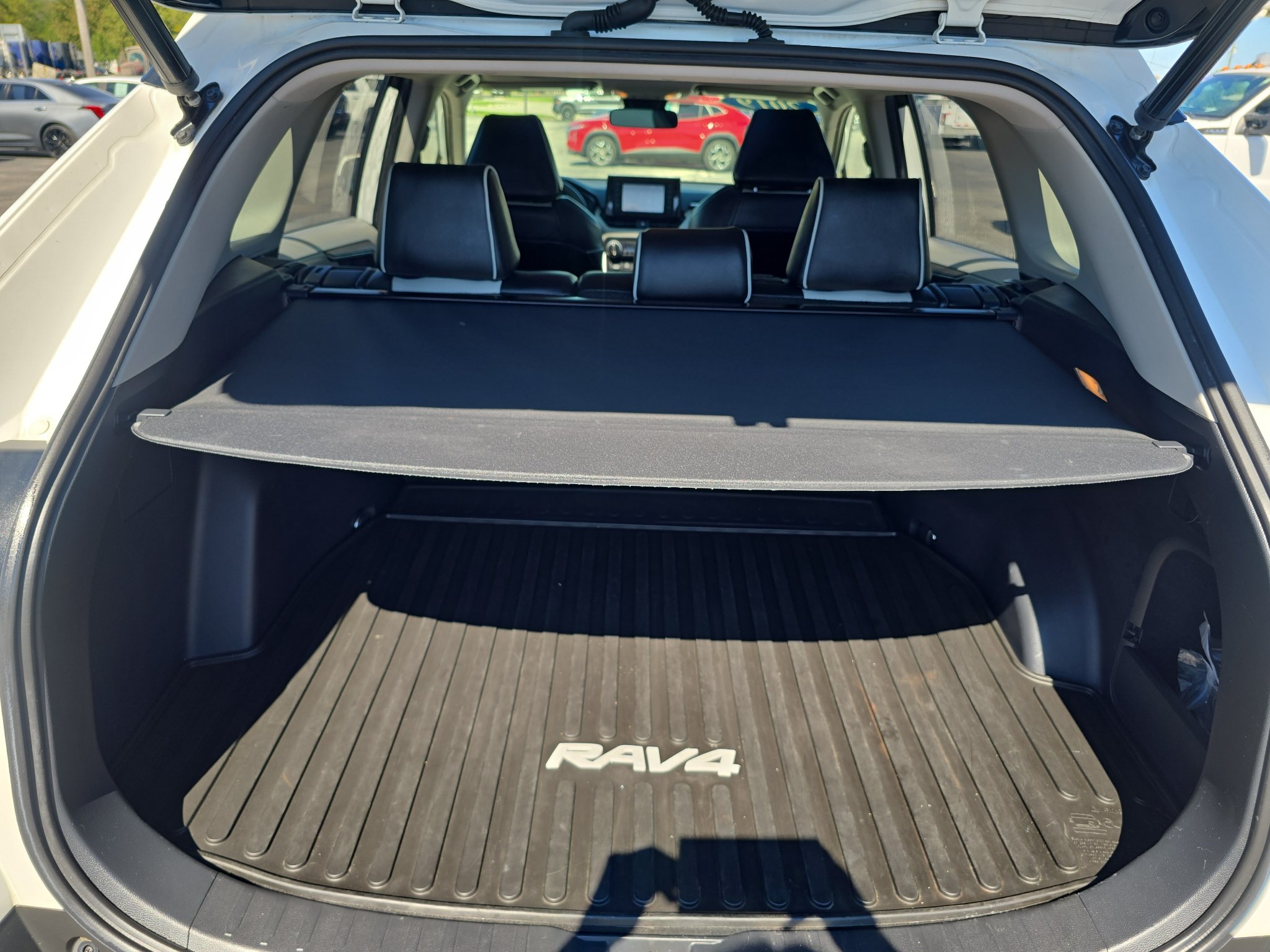 Used 2019 Toyota RAV4 XLE w/ Convenience Package AWD/4WD image 11