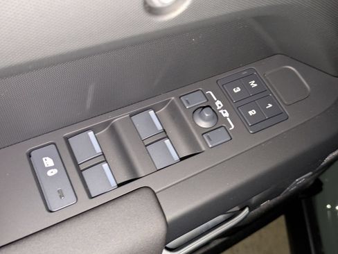 New 2026 Land Rover Defender 110 Trophy Edition AWD/4WD image 12