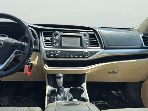 Used 2015 Toyota Highlander Plus FWD image 15