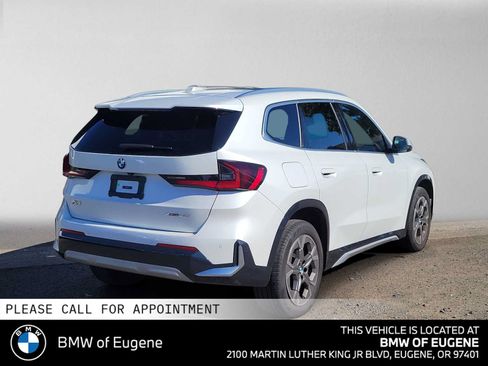 Used 2024 BMW X1 xDrive28i AWD/4WD image 3