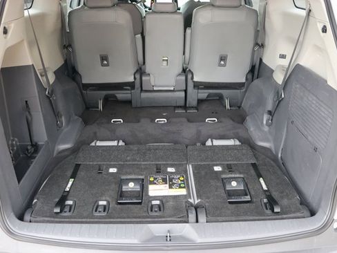 Used 2024 Toyota Sienna XLE image 9