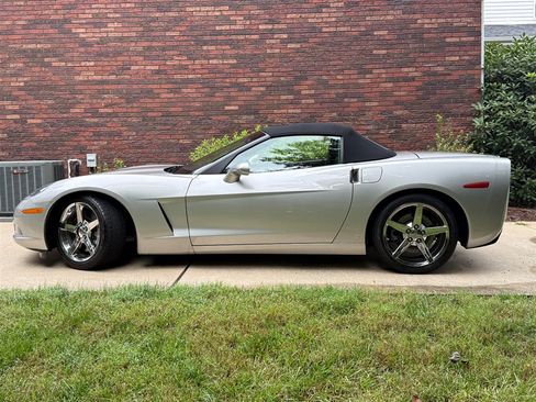Used 2008 Chevrolet Corvette Convertible w/ Preferred Equipment Group RWD image 4