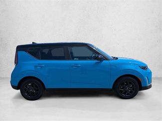 Used 2023 Kia Soul S FWD video 4