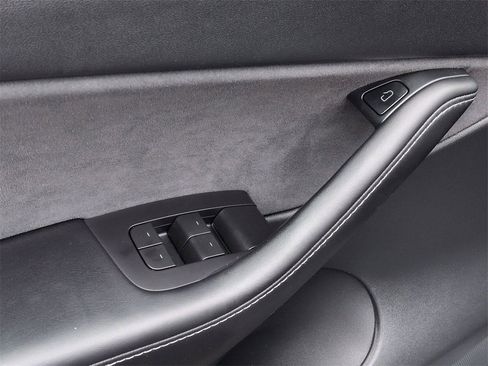 Used 2021 Tesla Model Y Long Range image 10