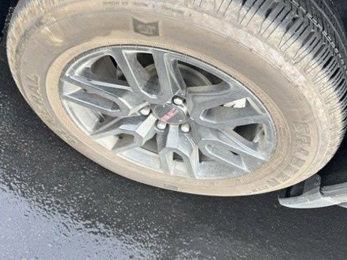 Used 2023 GMC Sierra 1500 Elevation image 3