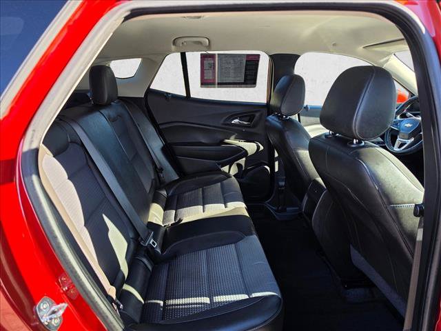 Used 2024 Chevrolet Trax LT w/ LT Convenience Package FWD image 12