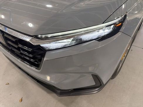 Used 2023 Honda CR-V EX image 3