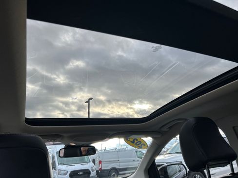 Certified 2023 Ford Edge SEL w/ Convenience Package image 4