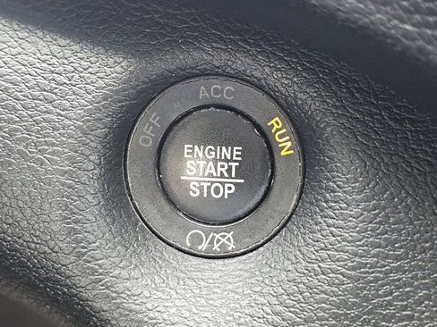 Used 2019 Jeep Cherokee Latitude Plus w/ Comfort/Convenience Group image 15