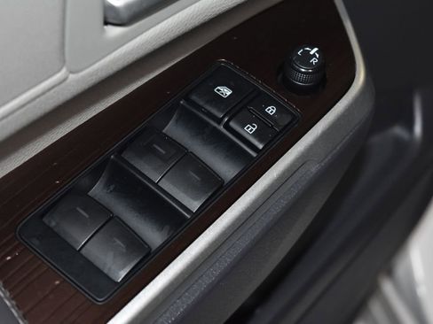 Used 2023 Toyota Sienna XLE image 5