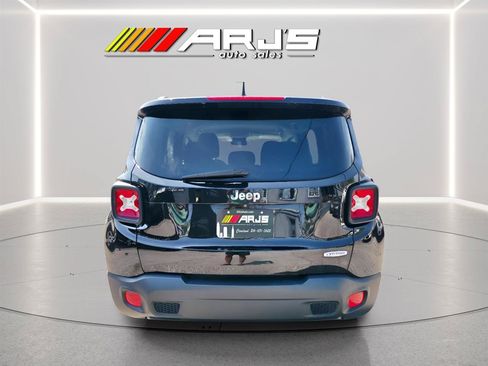 Used 2015 Jeep Renegade Latitude FWD image 3