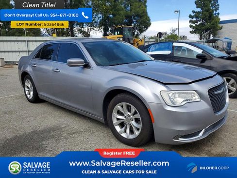 Used 2015 Chrysler 300 Limited RWD image 5