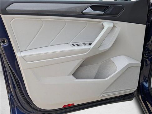 Used 2023 Volkswagen Tiguan SE image 9
